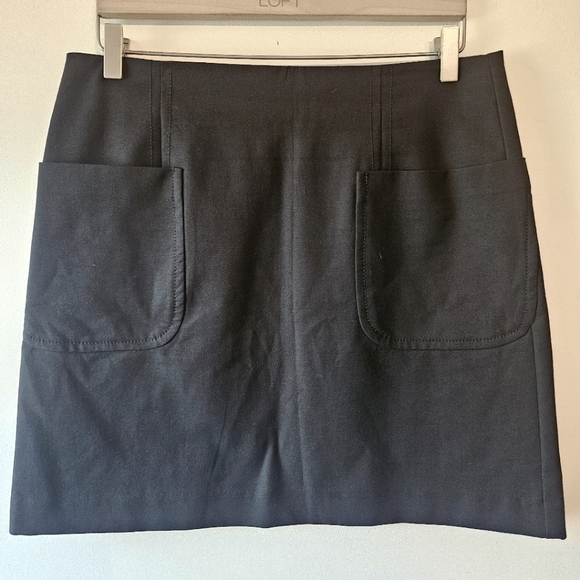 *2 For $30* LOFT mini with patch pockets. Size 10 - Picture 1 of 3